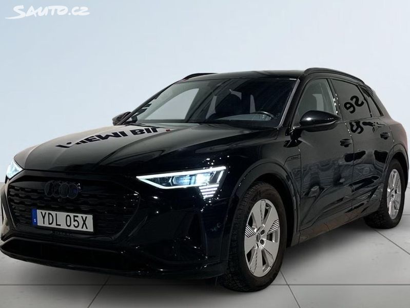 Audi Q8 e-tron, 55 Q 360k Pano Tažné BLIS